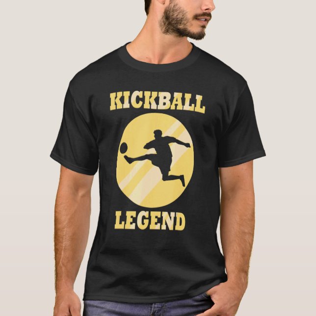 Camiseta Dizendo Kickball Jogando Bola (Frente)
