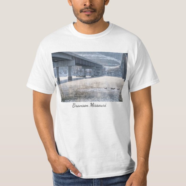 Camiseta do Lago Taneycomo Névoa de Inverno de Pes (Frente)