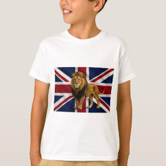 Camiseta do menino com a bandeira do Reino Unido