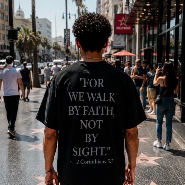 Camiseta do versículo da bíblia 2 Coríntios 5:7 (Criador carregado)