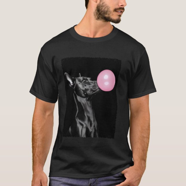 Camiseta Doberman Pinscher soprando chiclete rosa (Frente)