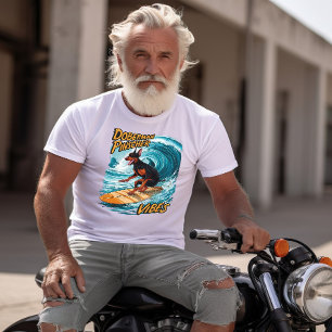 Camiseta Doberman Pinscher Surfer Riding Tropical Wave