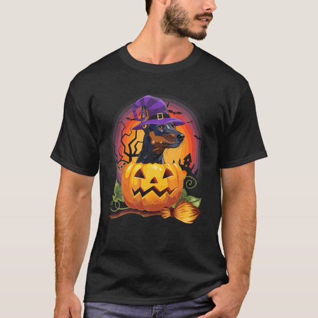 Camiseta Doberman Pinscher Witch Pumpkin Halloween Dog (Frente)