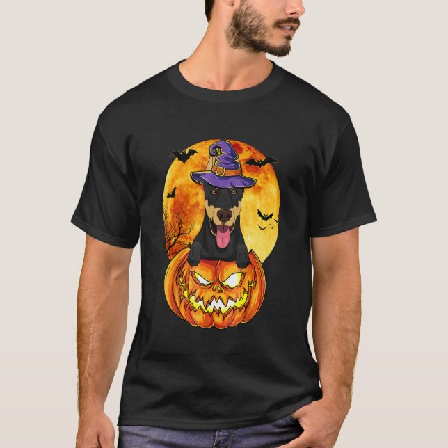 Camiseta Doberman Witch Pumpkin Halloween Dog (Frente)