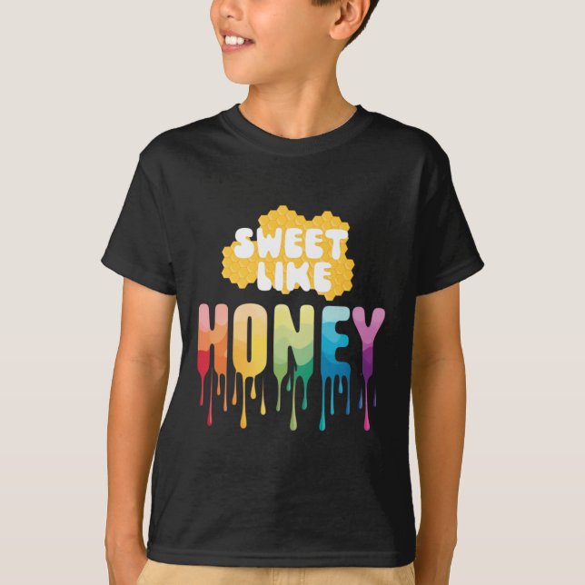Camiseta Doce Como Mel - Pau Colorido Bonito (Frente)