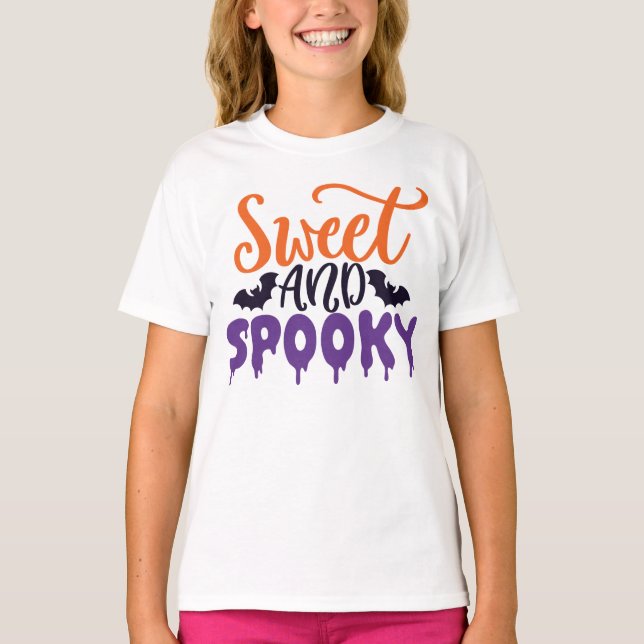 Camiseta Doce e Bolas Divertidas no Dia das Bruxas (Frente)