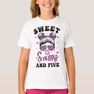 Camiseta Doce Sassy E Cinco Óculos Solares Bronzeados De Le