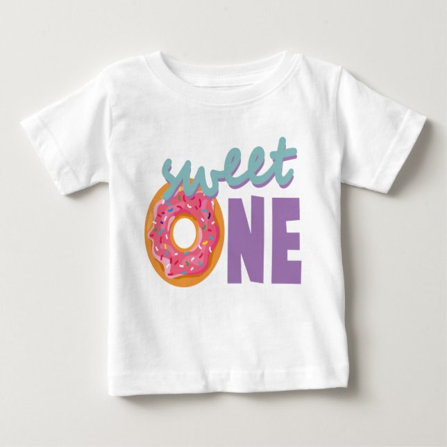 Camiseta Doce Uma Menina Primeira Rosquinha de Aniversário  (Frente)