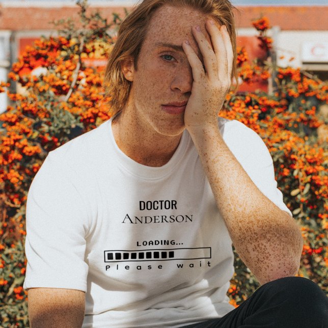 Camiseta Doctor Name Loading — Minimalist Graduation Design (Criador carregado)