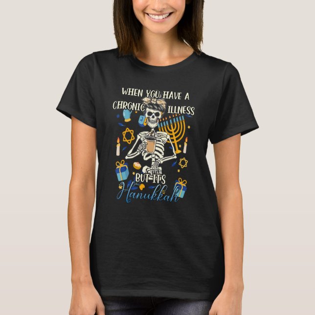 Camiseta Doença Crônica Hanukkah Esqueleto Coque Desgrenhad (Frente)