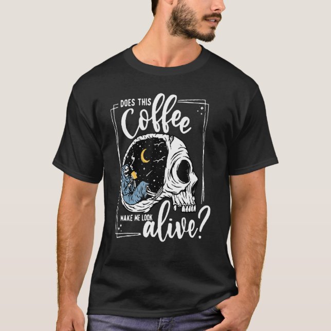 Camiseta Does This Coffee Make Me Look Alive Skeleton Drink (Frente)