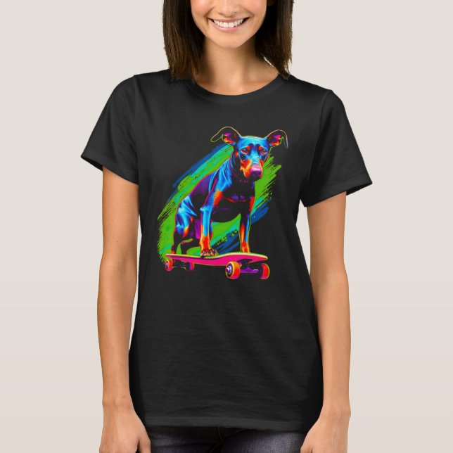 Camiseta Dog Doberman Pinscher Skateboard (Frente)