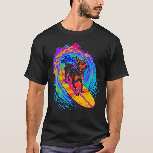 Camiseta Dog Doberman Pinscher Surfing (Frente)