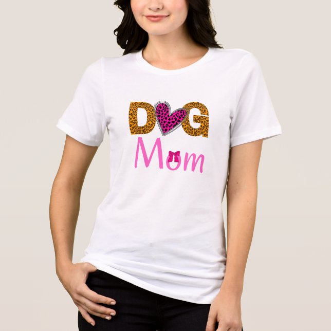 Camiseta Dog Mom Leopard Print/Trending Dog Lover (Frente)