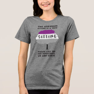 Camiseta Dois Assexuais Sentados numa Árvore