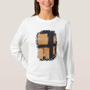 Camiseta Dois braceletes e um par de brincos
