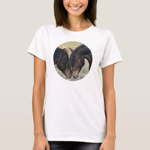 Camiseta Dois Cavalos Selvagens Marrons Nuzzling