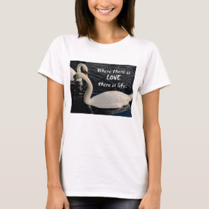 Camiseta Dois cisnes no lago com mensagem de amor