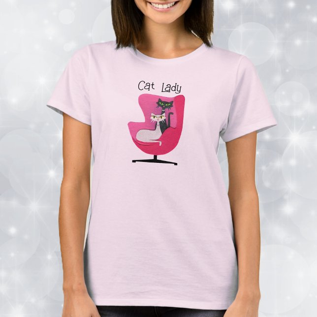 Camiseta Dois Meios séculos sentados em uma cadeira rosa (Two mid century cats sitting in pink chair with Cat Lady text on pink womans tee shirt.)