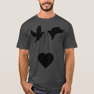 Camiseta Dois pombos segurando o coração atados por um fio