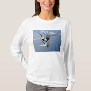 Camiseta Dois Raptores F-22 sobrevoam o Oceano Pacífico