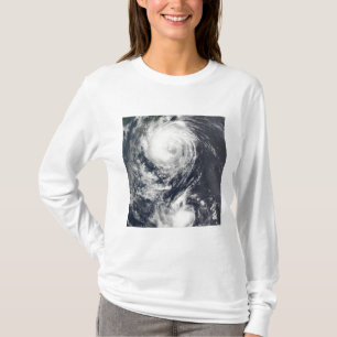 Camiseta Dois sistemas de tufão se aproximando do Extremo O