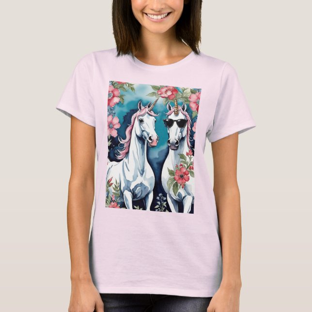 Camiseta Dois Unicórnios Divertidos Com Flores Cor-de-Rosa (Frente)