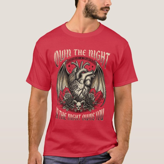 Camiseta Domine a Noite - Coração Gótico & Tatuagem de Asas (Frente)