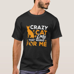 Camiseta Dona Gata Louca Que Trabalha Para Mim Dono de Gato