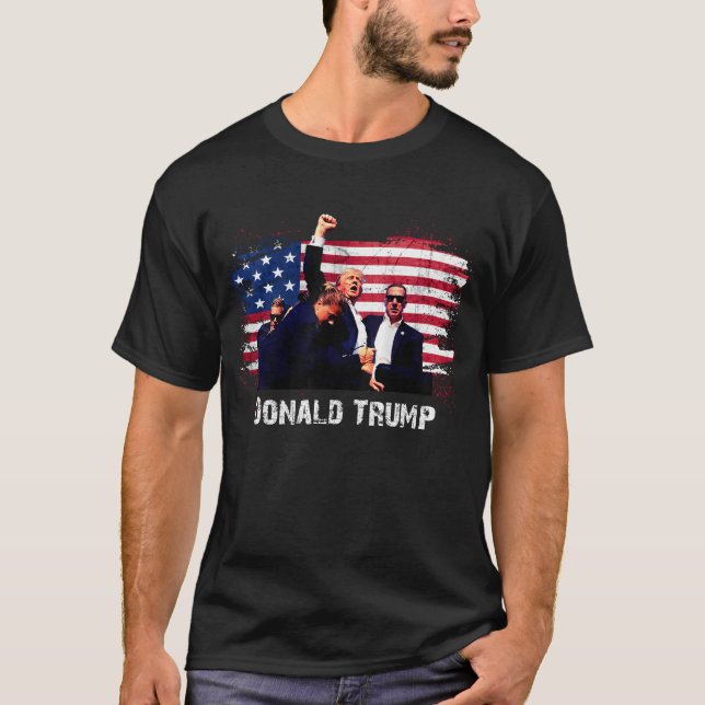 Camiseta Donal Trump 2024 | Estante de Vamos com Donald Tru (Frente)