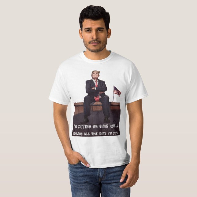 Camiseta Donald Trump 2024 Wall Art with American Flag (Frente Completa)