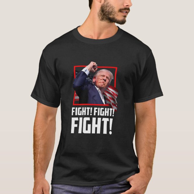 Camiseta Donald Trump Combatendo Contra Apoiadores Mais For (Frente)
