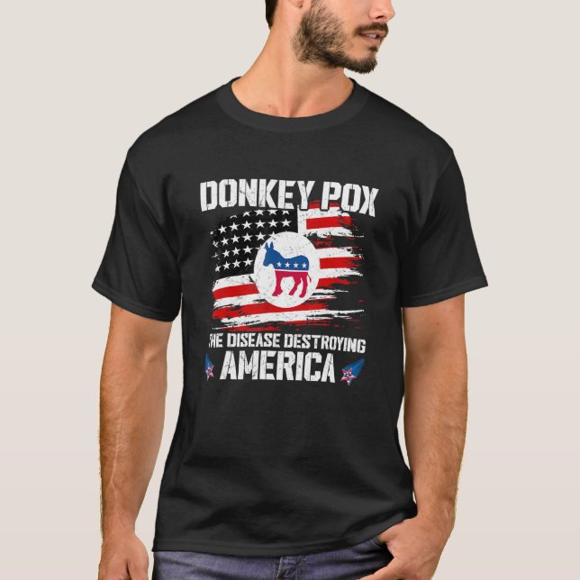 Camiseta Donkey Pox A Doença Destruindo A Bandeira Dos Eua (Frente)