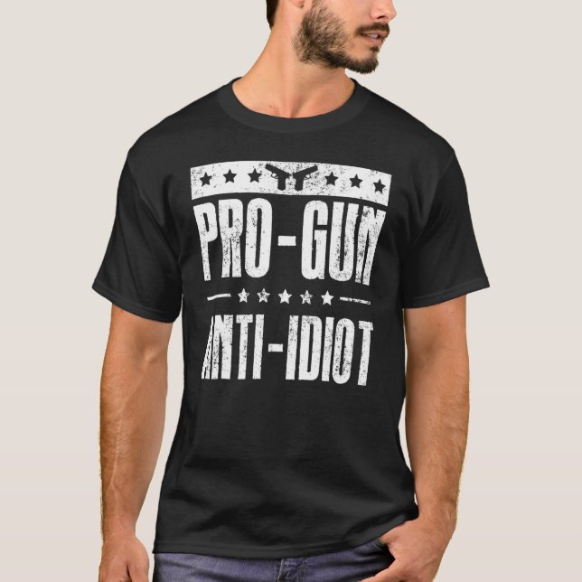 Camiseta Dono de Arma Anti Idiota Pro Arma (Frente)