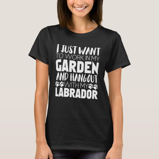 Camiseta Dono de cachorro Labrador no jardim (Frente)