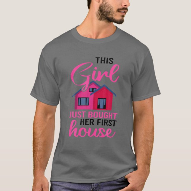 Camiseta Dono De Nova Casa Engraçado Presente Para Meninas  (Frente)
