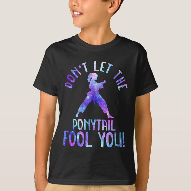 Camiseta Dont Let The Ponytail Fool You Funny For Karate Gi (Frente)