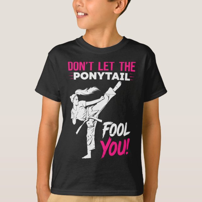 Camiseta Don't Let The Ponytail Fool You Karate Funny Karat (Frente)