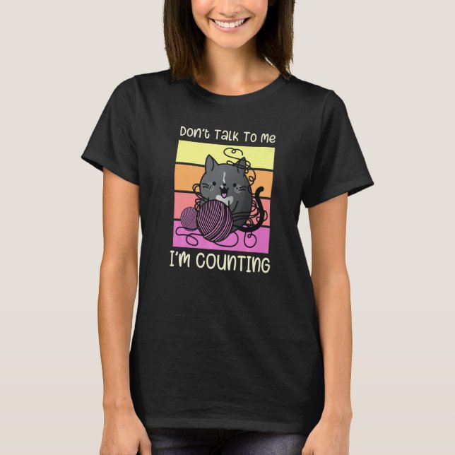 Camiseta Don't Talk to Me I'm Counting - Crafts Crochet Kni (Frente)