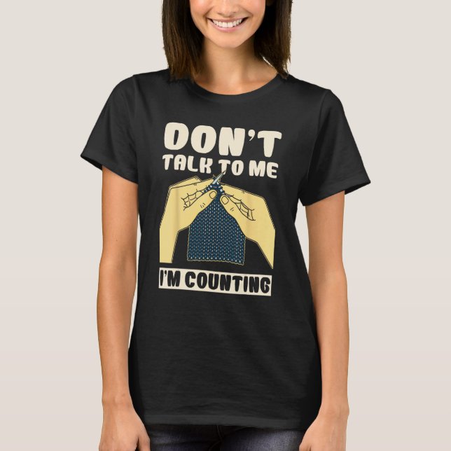 Camiseta Don't Talk To Me I'm Counting Crochet Funny (Frente)