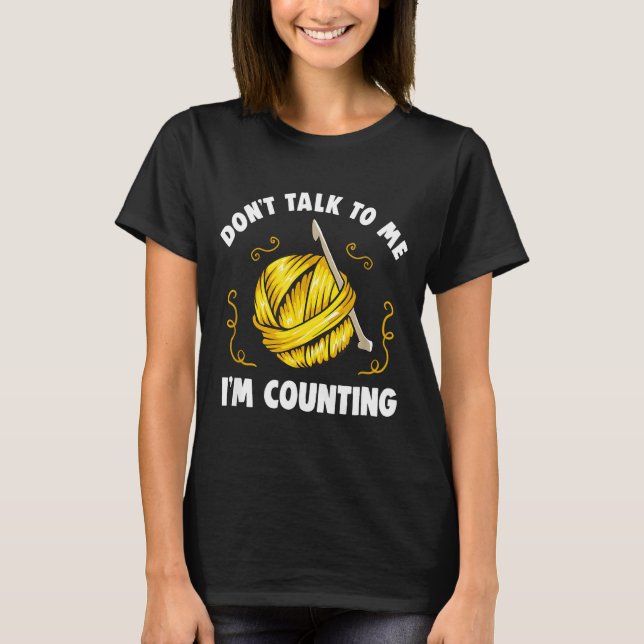 Camiseta Don't Talk To Me I'm Counting _ Funny Knitting Cro (Frente)