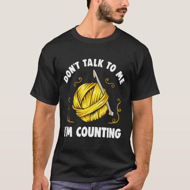 Camiseta Don't Talk To Me I'm Counting _ Funny Knitting Cro (Frente)