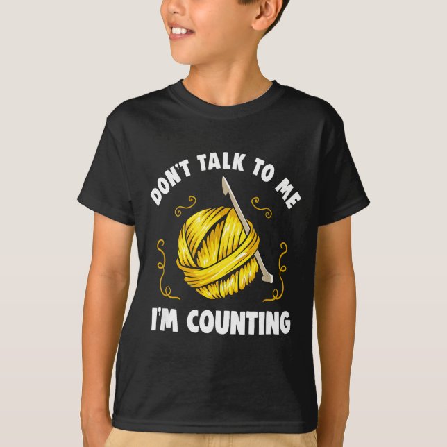 Camiseta Don't Talk To Me I'm Counting _ Funny Knitting Cro (Frente)