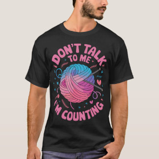 Camiseta Dont Talk To Me Im Counting Knitting Stitches Croc