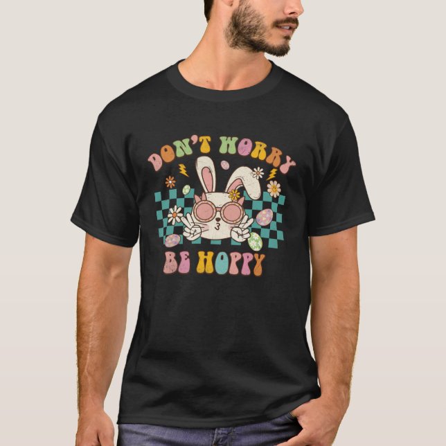 Camiseta Dont Worry Be Hoppy Cute Retro Groovy Bunny Easter (Frente)