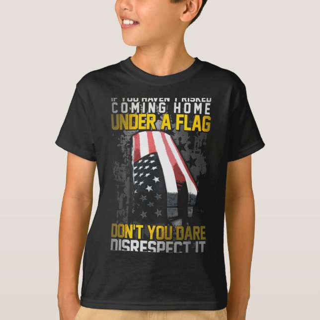 Camiseta Don't You Dare Disrespect Our Flag  (Frente)