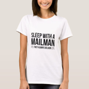 Camiseta Dorme Com Um Mailman. Eles Sempre Entregam.