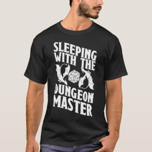 Camiseta Dormindo com o mestre Dungeon Engraçado RPG DM