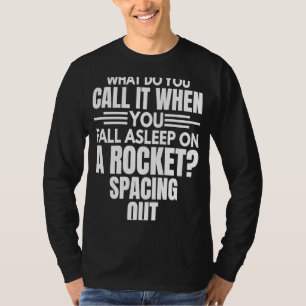 Camiseta Dormindo Em Um Gráfico De Engenheiro Aeroespacial