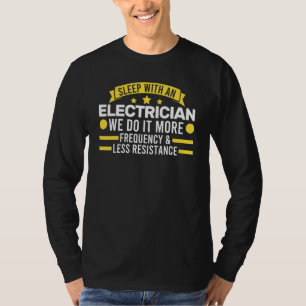 Camiseta Dormir com um eletricista Fazemos isso eletricista